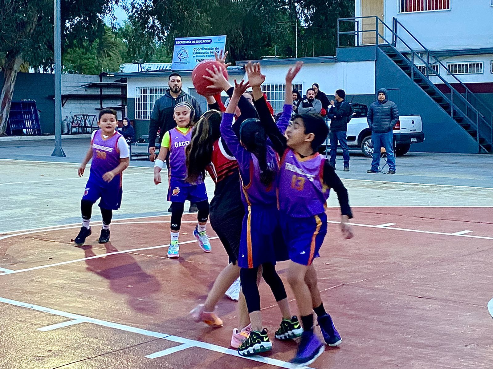 Juegan ronda de baloncesto infantil en Ensenada - El Mexicano